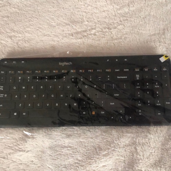 NWOT Logitech wireless keyboard - Picture 1 of 4